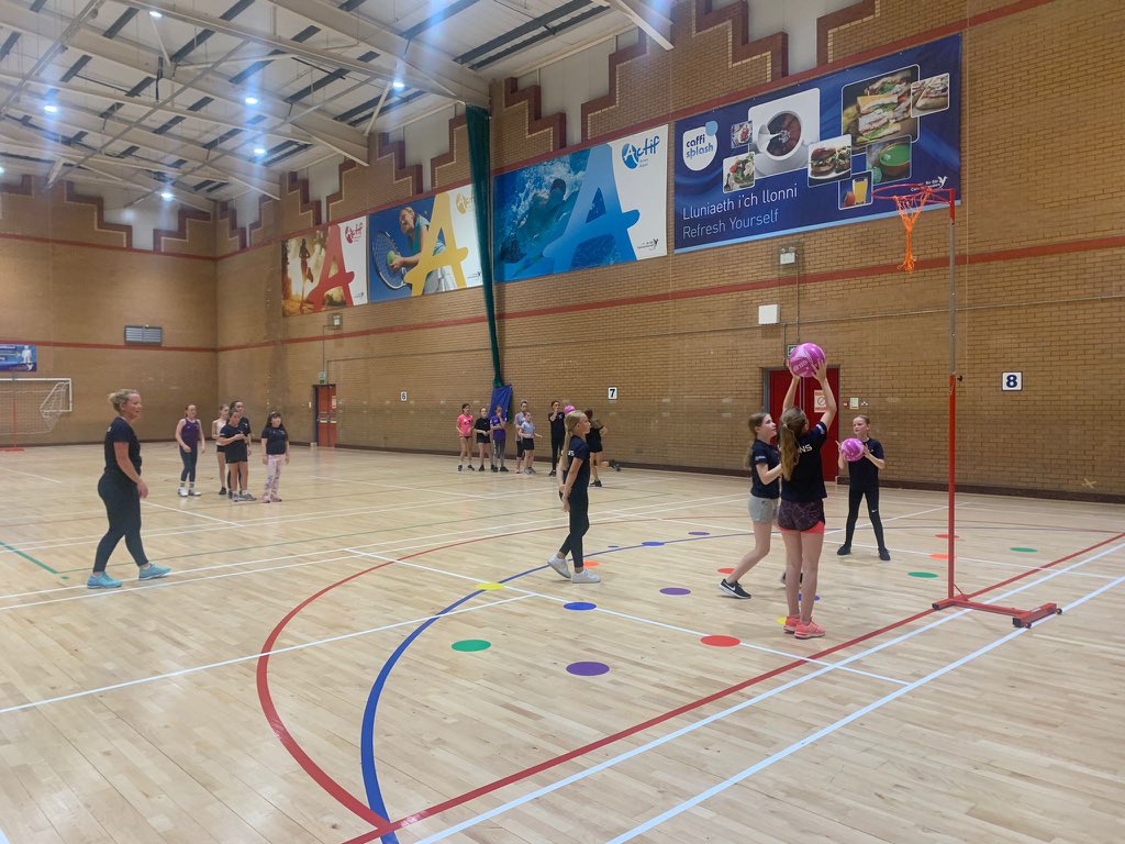 What a fantastic first session… 👊🏻

Over 100 juniors, seniors and back to netball players coming by to take part in our first indoor training session for 18months 

It was so nice to be back.. 😀💙💜