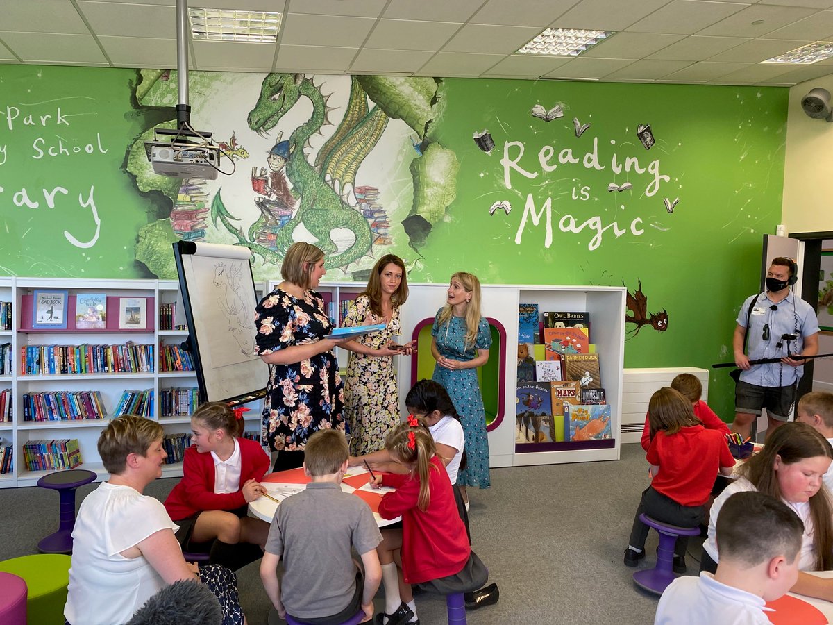 fg_library's tweet image. Yesterday was #internationalliteracyday and the opening of @skerneschool – the sixth and final #lifechanginglibraries to be opened. 

Such an amazing project to be involved in with @Booktrust @CressidaCowell @allicatski @UKLaureate #readingforpleasure