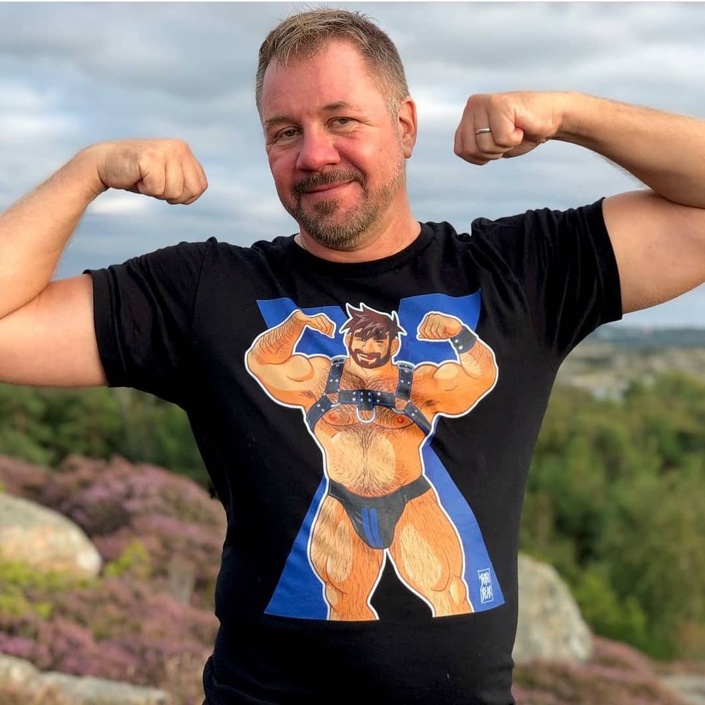 bobobearart's tweet photo. Thanks @robertkba, sexy man!
Here wearing his ADAM LIKES HARNESS tee!
🐻❤XXLove BOBO BEAR
T-SHIRTS AVAILABLE ON:
https://t.co/1CSnbEHIu2
#bobobear #bobobearart #swimwear #beachwear #swimbriefs #gayart #beartshirt #gaytshirt #bearmask #gaymask #bobob… https://t.co/PCd06RVfTW https://t.co/QWfDlH7vUe