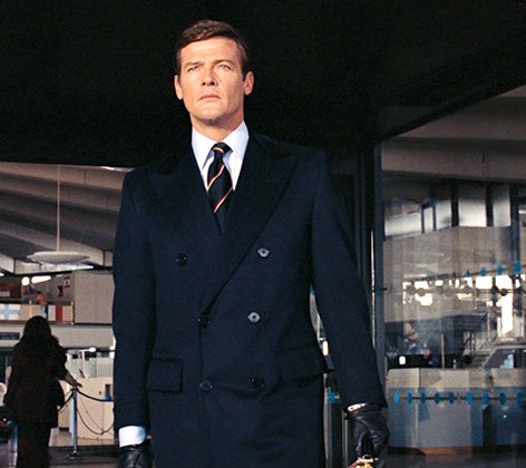 AliBondGirl's tweet image. Great to see #RogerMoore trending ❤️. My favourite and always thought he looked great as James Bond, especially in his first outing in Live and Let Die - arriving at the airport and the black outfit later in the film in particular ❤️