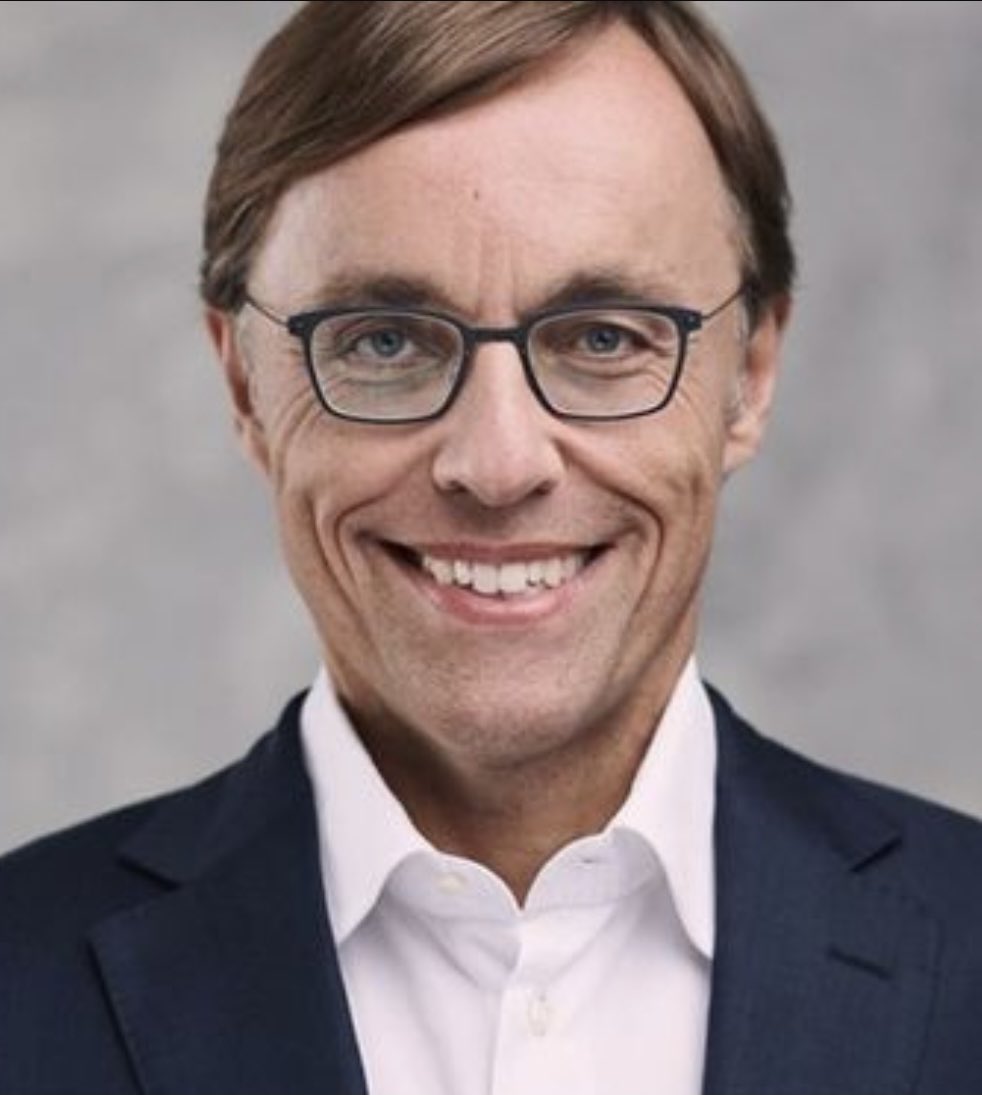 Petit-déjeuner de rentrée du CEFA passionnant autour d’Andreas Wiele, l’un des pères de la transformation digitale d’Axel Springer, aujourd’hui chez KKR et fondateur d’Oaktreepower, start-up en #GreenTech #DigitalTransformation #VisionaryManager 👏