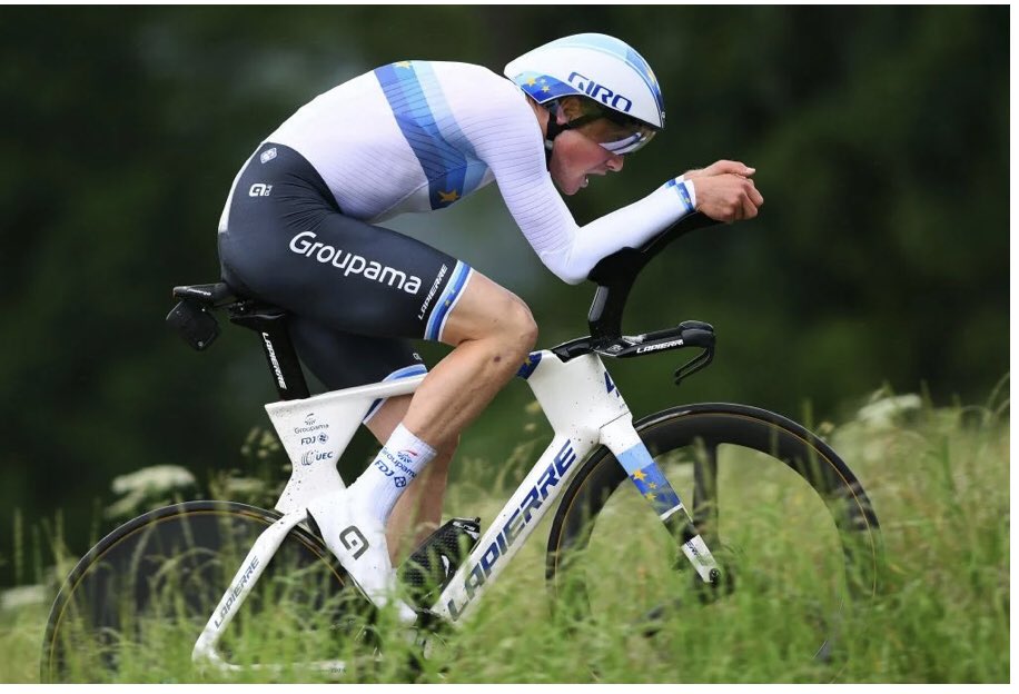 Skal EM-trøjen have ny ejermand idag eller kan Stefan Küng gentage bedriften fra sidste år? Det kan du få svaret på kl 15:55 på TV2sport. Kasper  Asgreen og Mikkel Bjerg er også med samt Ganna, Pogacar, Bissegger, Cavagna, Evenepoel for blot at nævne nogle.