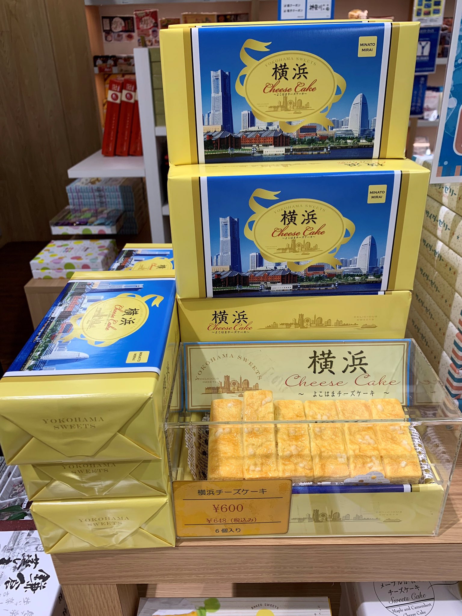 تويتر Caty على تويتر 横浜 みなとみらいの写真を背景にしたパッケージが特徴的なスイーツ土産 横浜チーズケーキ をycat Shopで販売しております 6個入り648円とお求めやすい価格です 横浜 Ycat お土産 お菓子 チーズケーキ T Co 2tmncjv4lg