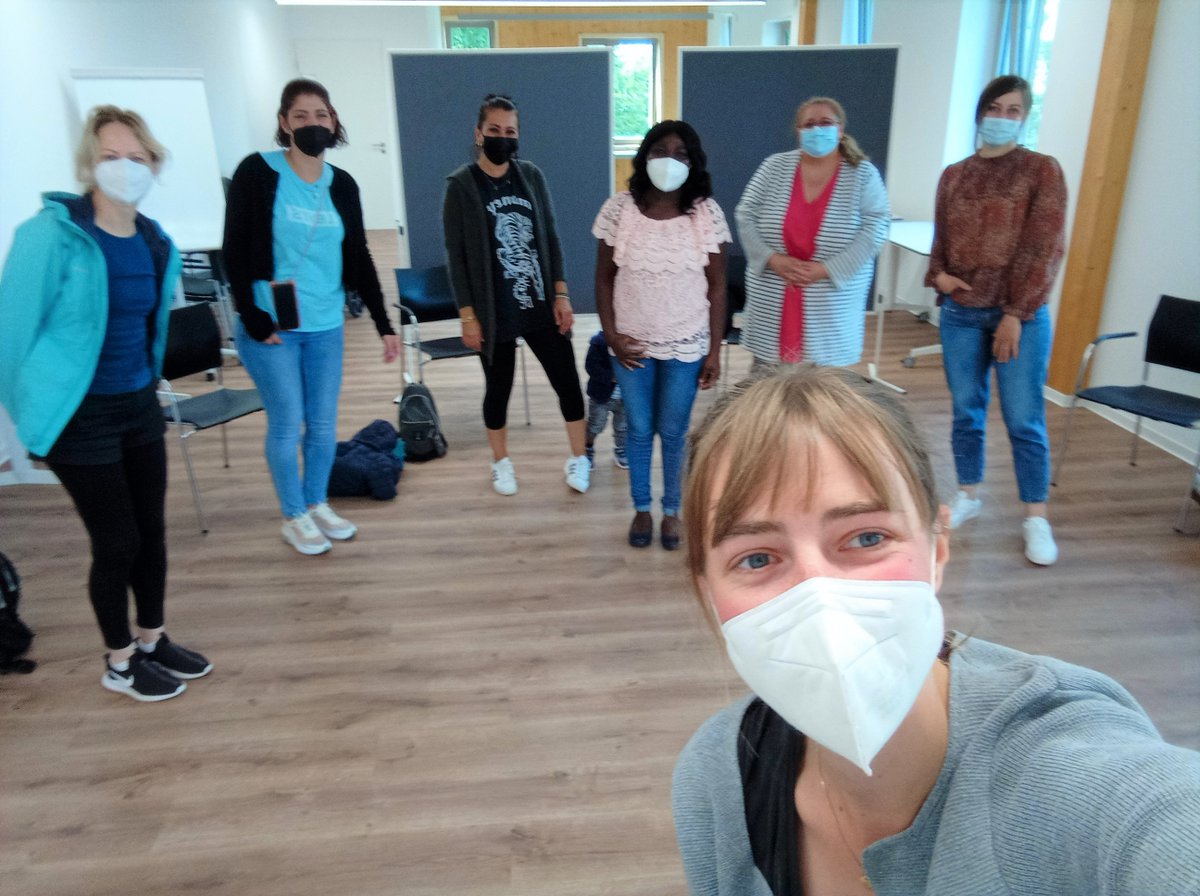 Die Gesundheitsmediatorinnen aus dem COVID-TCM Projekt haben ihre Arbeit aufgenommen. Sie führen nun fleißig Interviews mit Bewohner*innen aus Osterholz und Umgebung zur Corona Situation durch. Wir sind schon sehr gespannt auf die Ergebnisse.