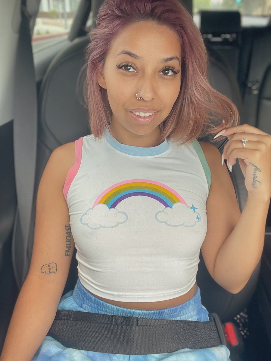 LoanaQueen1's tweet photo. Salut, moi c’est Loana🥰✨
Je voudrais me faire un Max d’ami👥👥
Si tu veux en faire partir et partager de bon moment plaisir🍆🍑💦 avec moi 
Rt + Abonne toi + partage si possible
A 100Rt🔁ce soir j’offre un abonnement🎁de 3mois à cinq personnes. 
#Seins #Piercing #Chienne https://t.co/vwOdGq1vw3