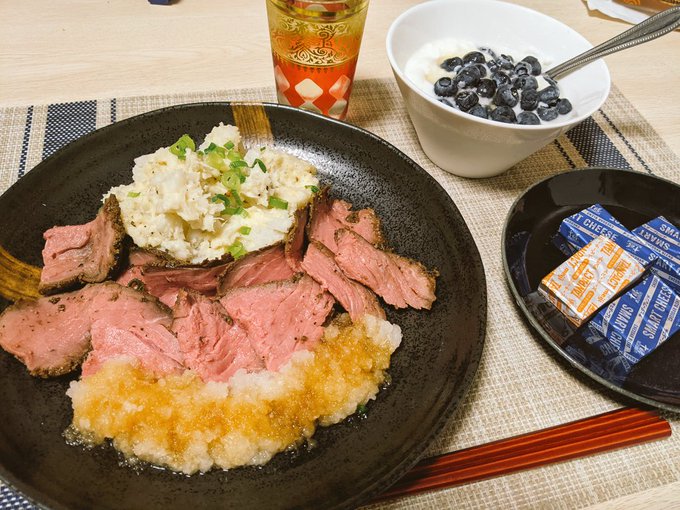 ACTめし 
・ローストビーフ切り落とし おろしポン酢
・マッシュ長芋
・ブルーベリーヨーグルト
・チーズ
・白ワイン
約790kcal 