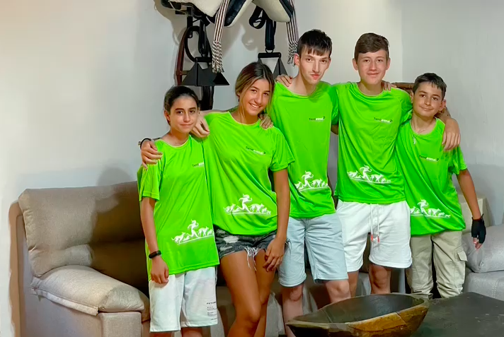 Fundación Aladina (@fundaladina) on Twitter photo Nuestro ex aladino Juanfran ha vivido una aventura trashumante única entre lobos y mastines junto a otros aventureros. Una experiencia única en contacto con la #naturaleza.
¡No te pierdas el vídeo!
¡Mil gracias a nuestros amigos de la <a href="/FundOlivares/">Fundación Olivares</a> por la invitación! 🧡 Nuestro ex aladino Juanfran ha vivido una aventura trashumante única entre lobos y mastines junto a otros aventureros. Una experiencia única en contacto con la #naturaleza.
¡No te pierdas el vídeo!
¡Mil gracias a nuestros amigos de la <a href="/FundOlivares/">Fundación Olivares</a> por la invitación! 🧡