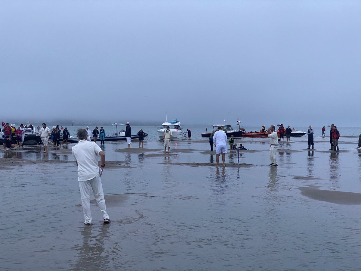 Lymington RNLI Lifeboat tweet media