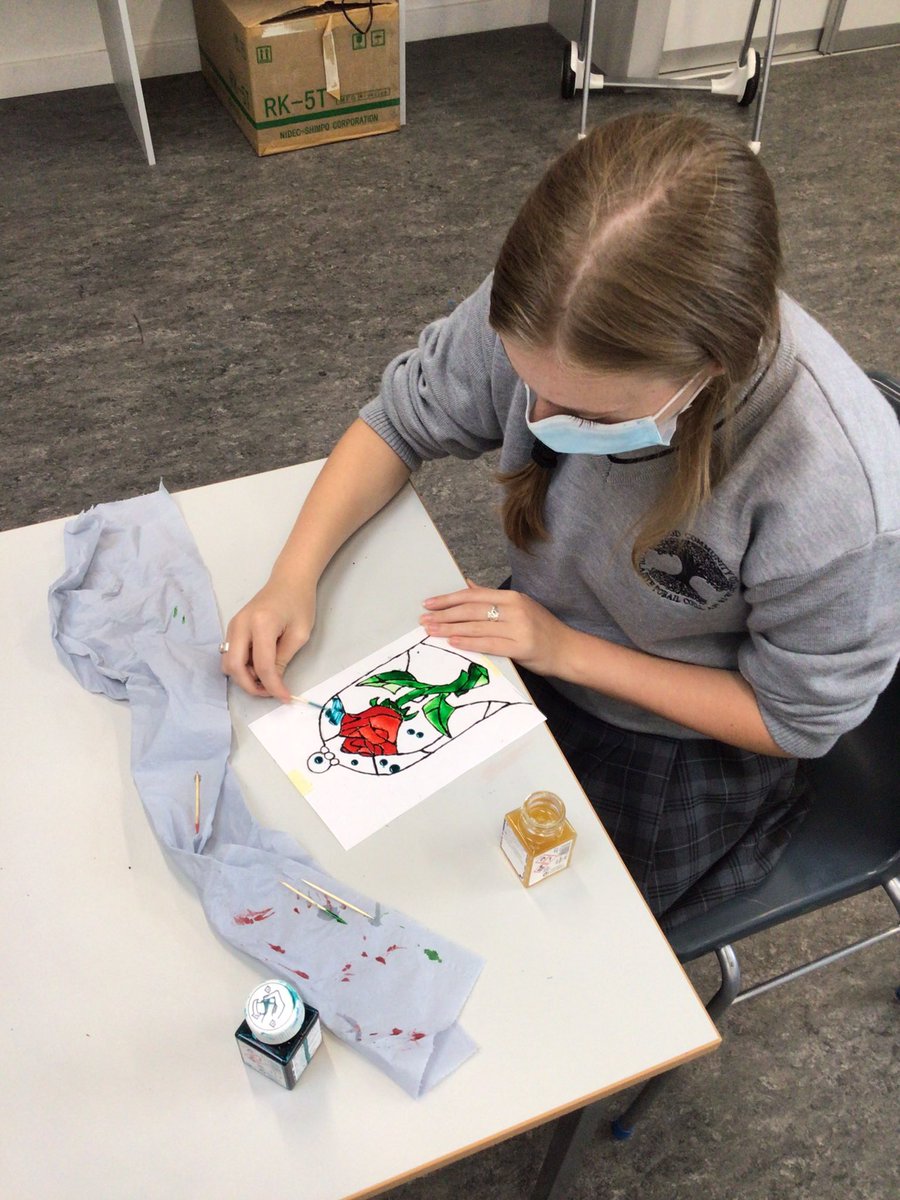 Oide_SarahMc's tweet photo. #Transitionyears started their Stained Glass module this week with some glass painting! https://t.co/FoOpn9m1aE
