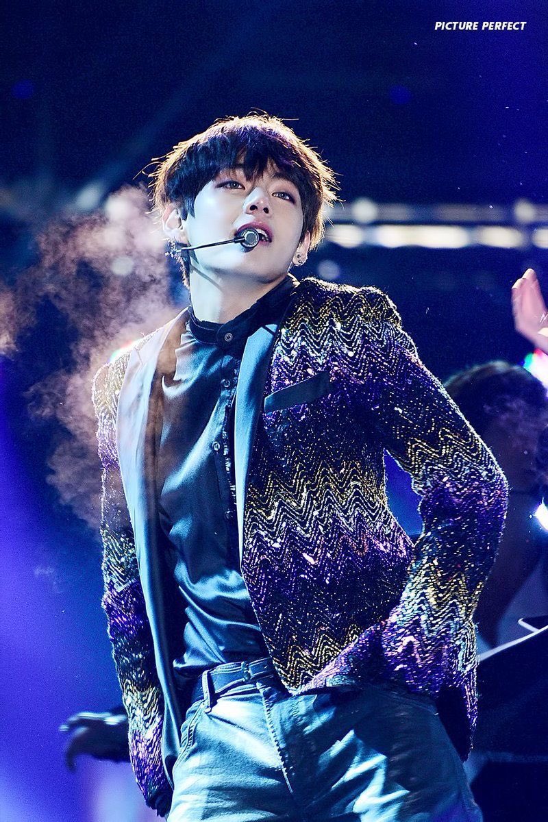 ぷさん 16年大晦日 氷点下のソウルで凍えるほどの気温の中 白い息まで操り血汗涙を披露したこの日のジミンさんとテヒョンさんは生きる芸術