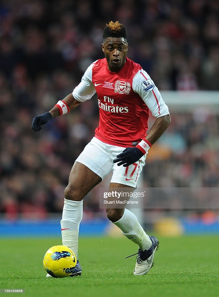 Happy 34th birthday,Alex Song.
Remember that Alex Song and Robin van Persie Link up  