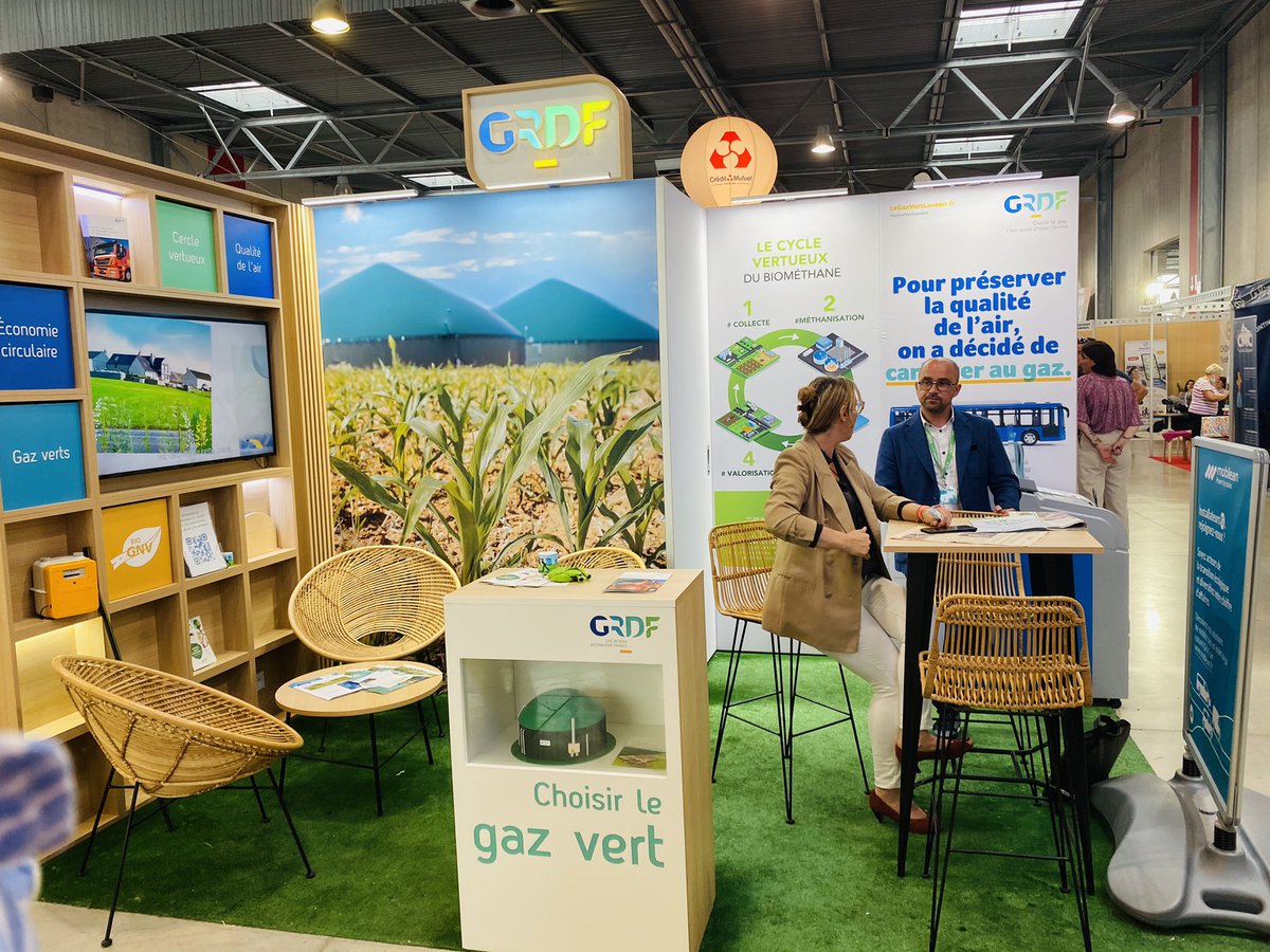 LevieuxManon's tweet photo. 📆 9 septembre - Journée des #biocarburants à la @foiredechalons
👉Venez découvrir sur le stand @GRDF la mini station #BioGNV de #Mobilean !
🌿Solutions de mobilité clés en main !
#GRDF #FoireDeChalons2021 https://t.co/r9filxPZ1v