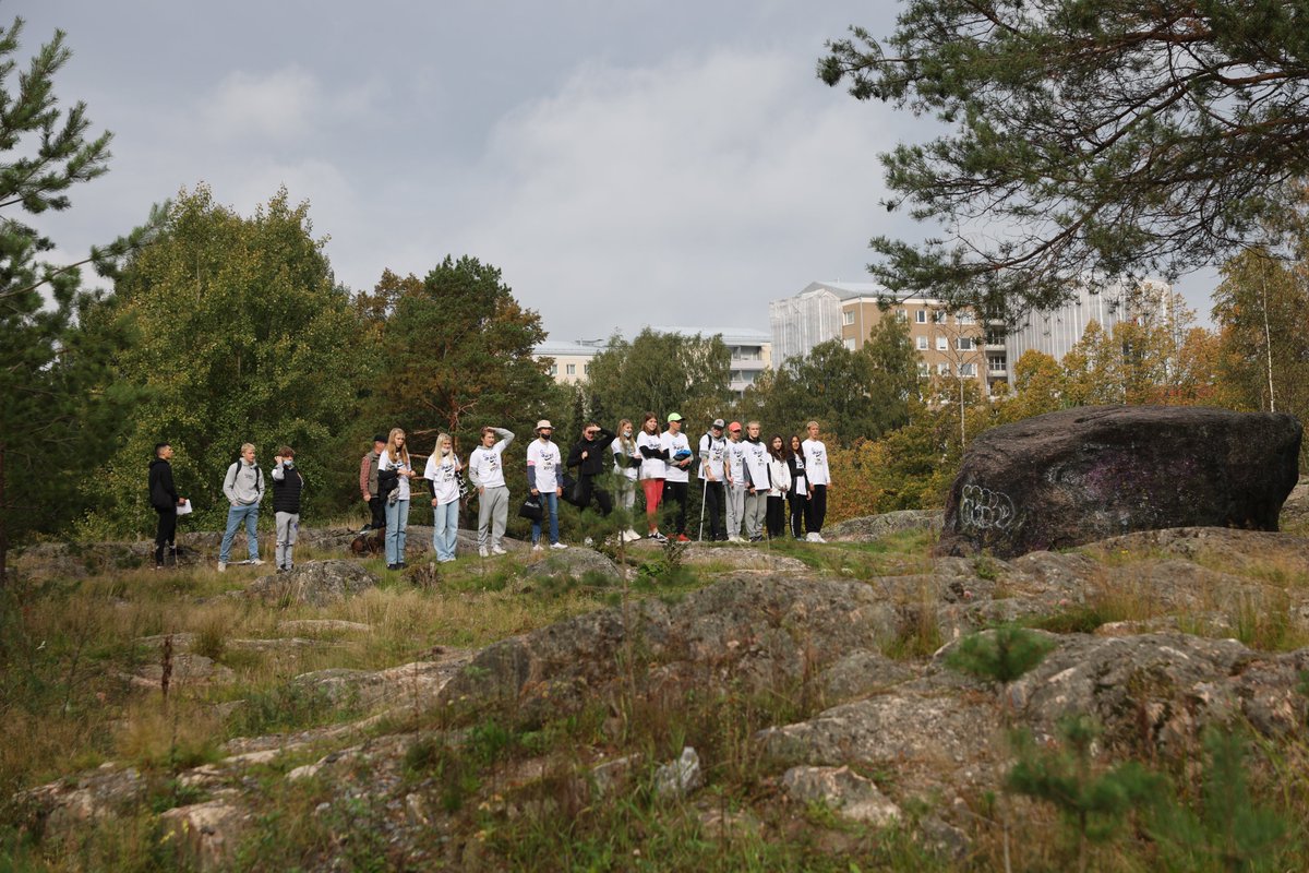 phyk_school's tweet photo. PHYK:n lukion ykkösten ryhmäytymistapahtuman teemana oli tänä vuonna PHYK Amazing Race. Erilaiset tehtävät vaativat niin teräviä hoksottimia kuin yhdessä toimimista.
#ryhmäytyminen #lukio #lukionykköset #tutorit https://t.co/Nheni6odYx