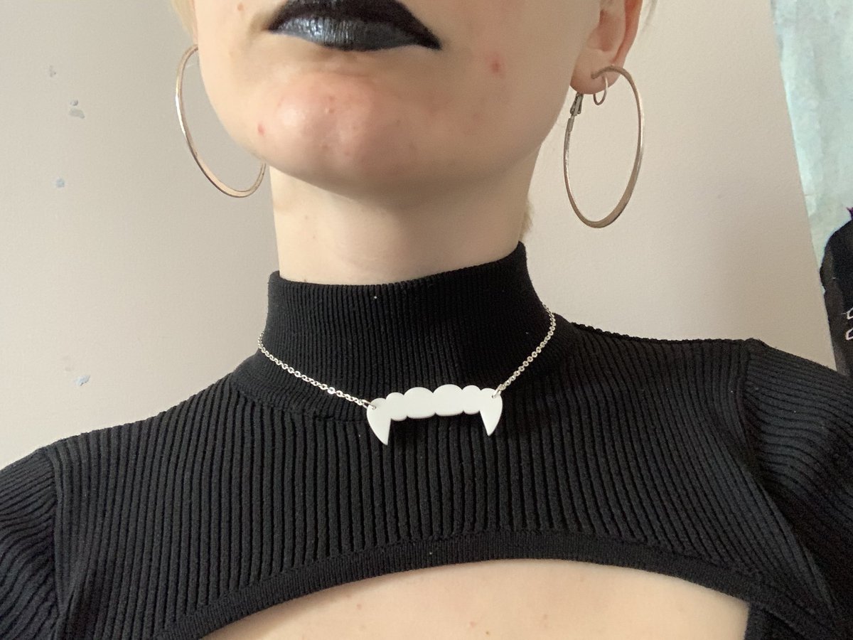Spooky Chokers 🩸🗡

Shop link in bio 🩸🗡