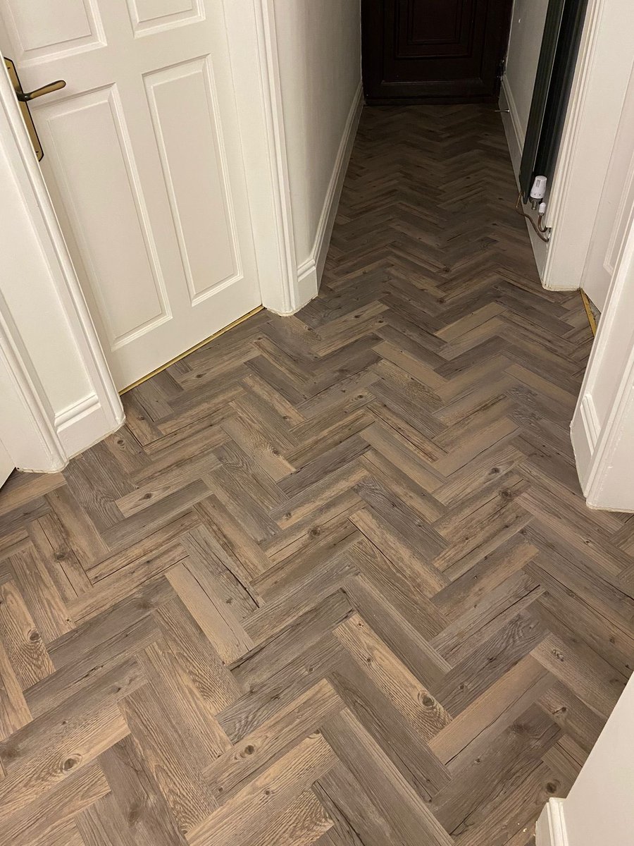 Stunning luxury vinyl parquet planks fitting in a herringbone one style - one of our brand new ranges, colour is distressed grey. Looks absolutely amazing! Herringbone is extremely popular - call for a free quotation 01244 29100. #luxuryvinylspecialists #chestertweets