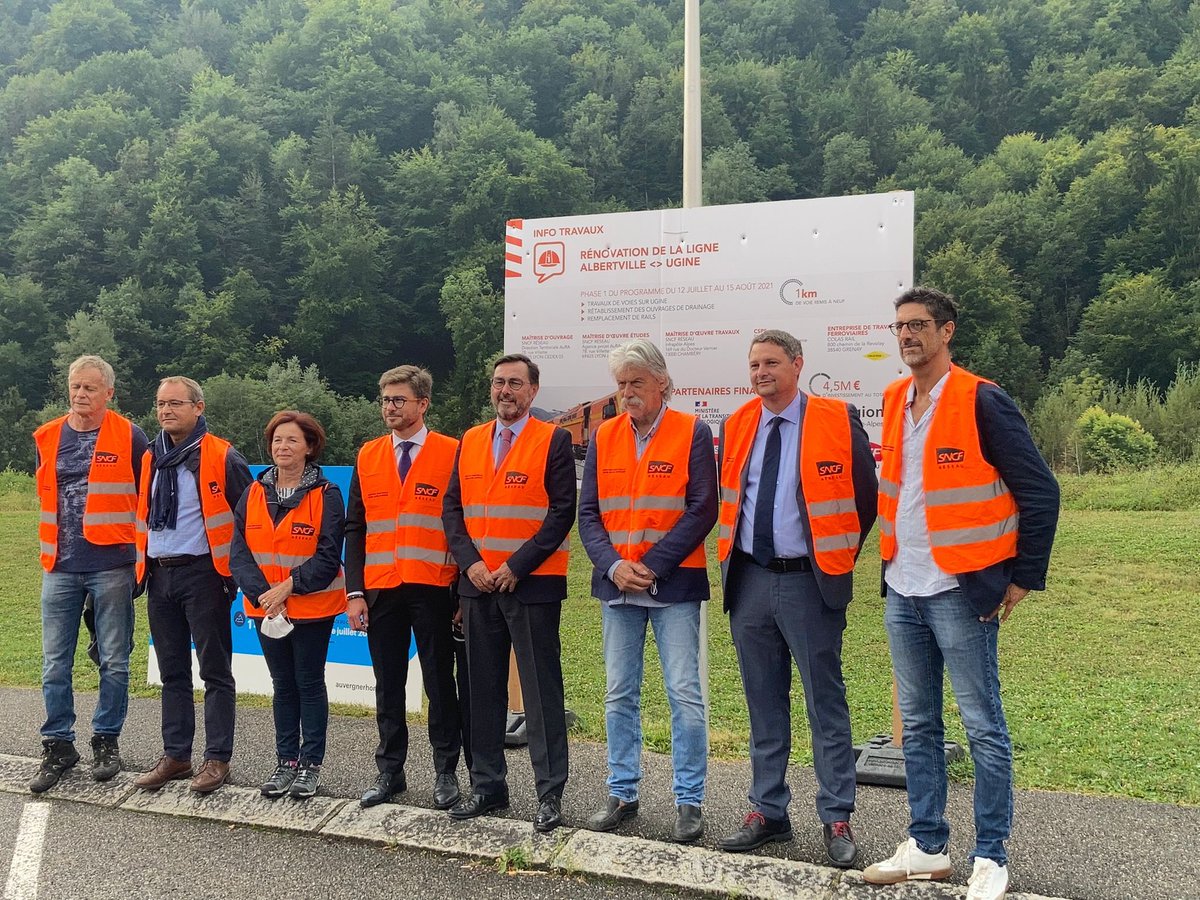 ThomasAllary's tweet image. Le fret ferroviaire, synonyme de développement durable !
La première phase du chantier @SNCFReseau de modernisation de la voie qui dessert l’usine Ugitech est terminée ! Visite des installations avec les partenaires du projet @HGaymard @aguilera_Fred @Prefet73 @MartineBerthet