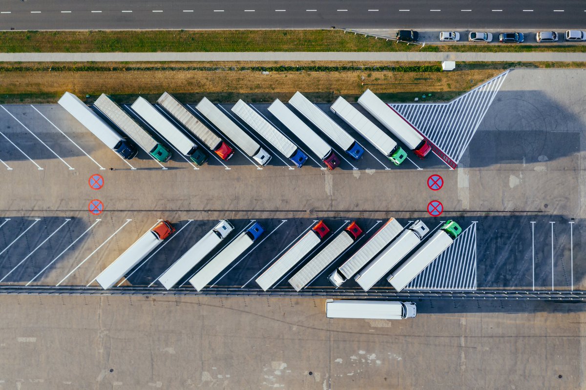 ProcurementAffi's tweet photo. (1/2) #roadfreight market valued at 2,975 Beur in 2019 is estimated to be valued at 4,080 Beur by 2027! 
#newtrucks registrations are up 19% across EU! However, #supplychains of #mercedestrucks, #daftrucks, #volvotrucks, #scaniatrucks, #ivecotrucks #renaluttrucks face challanges! https://t.co/TZzfksCqwk