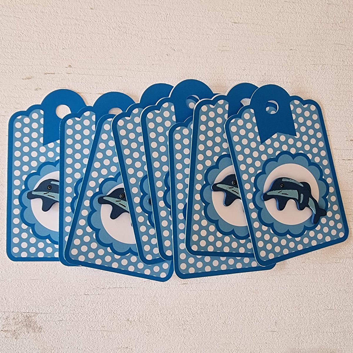 WithLoveLisaK's tweet image. Some more quick and easy tags I made for my mom to welcome guests at their rental holiday house #handmade #handmadetags