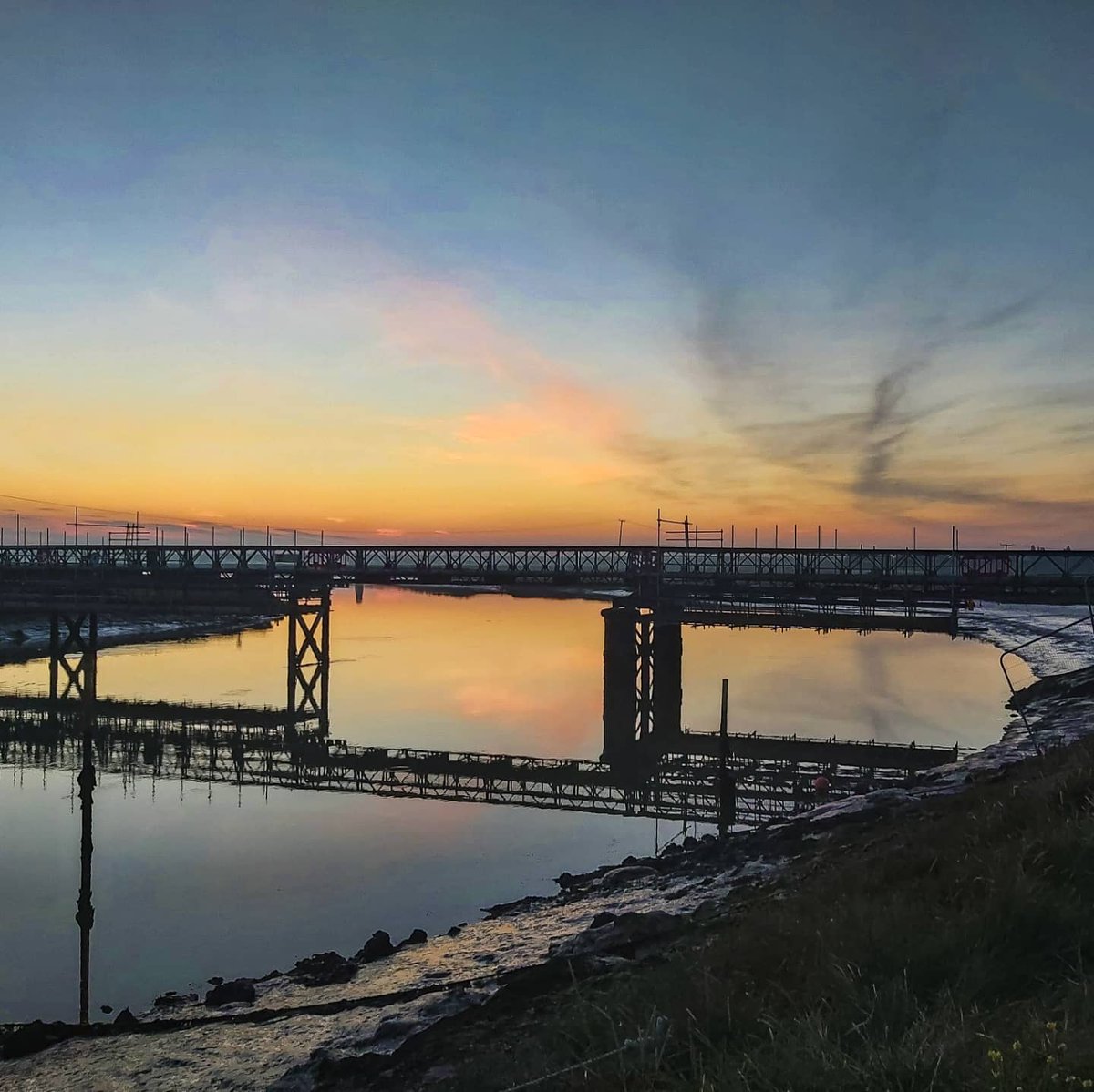 Lovely sunset, food and company from @AmandaG41531737 yesterday evening in Southwold.