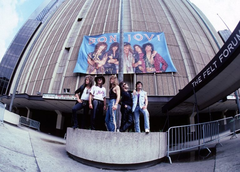 lena836's tweet photo. Happy Friday Jovi friends ❤️
#BonJovi https://t.co/CP8SSo4F7l
