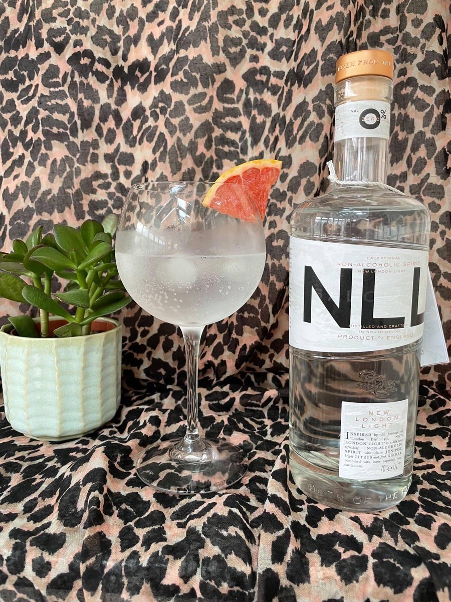 rozel3's tweet photo. Love this AF Botanical, “Inspired by gin making principles”. I was never a gin drinker but this is a bit of a game changer for me. 0% ABV
-New London Light’ bought to from @SalcombeGin #clubaf #alcoholfree #Jersey #nolo https://t.co/NAiZHelsNJ
