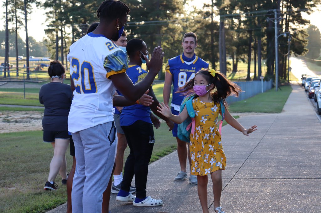 SAUFootball's tweet photo. Went and visited Eastside Elementary school this morning and greeted students as they were dropped off for school! It’s a great day to have a great day! https://t.co/iqVhyOsQiW