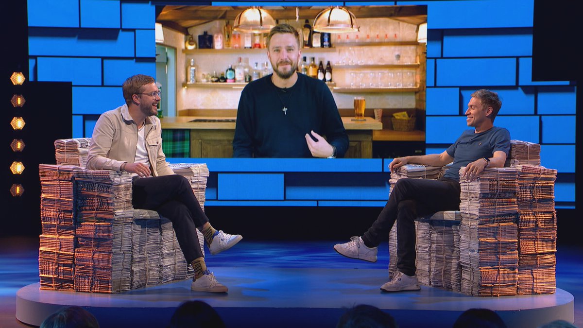 howardhour's tweet image. 1 HOUR until the first episode of the brand new series of #TheRussellHowardHour 🎉

Make sure to tune in to catch @russellhoward delving into the latest news, chatting to @IainDoesJokes, @KatiePiper_, and stand up from @RollingComedian.

Tonight at 10pm on Sky Max.