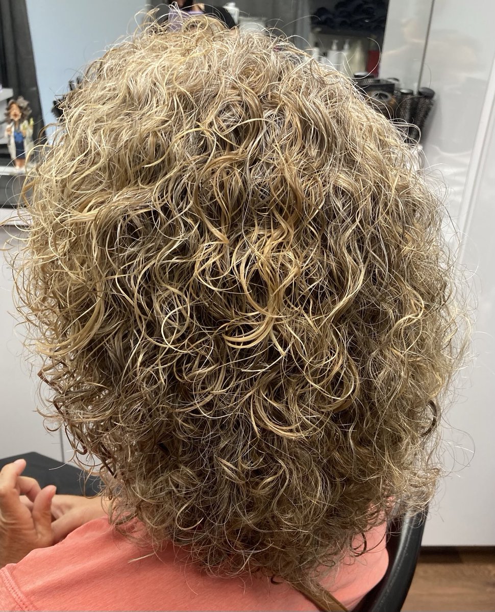 Hairstudio1mn's tweet photo. #ThrowBackPerm
#washCut
#softCurl
#DryNaturally
#AgHairProduct
#BigWigg
#HairStudio1 https://t.co/rSfRuav4OK