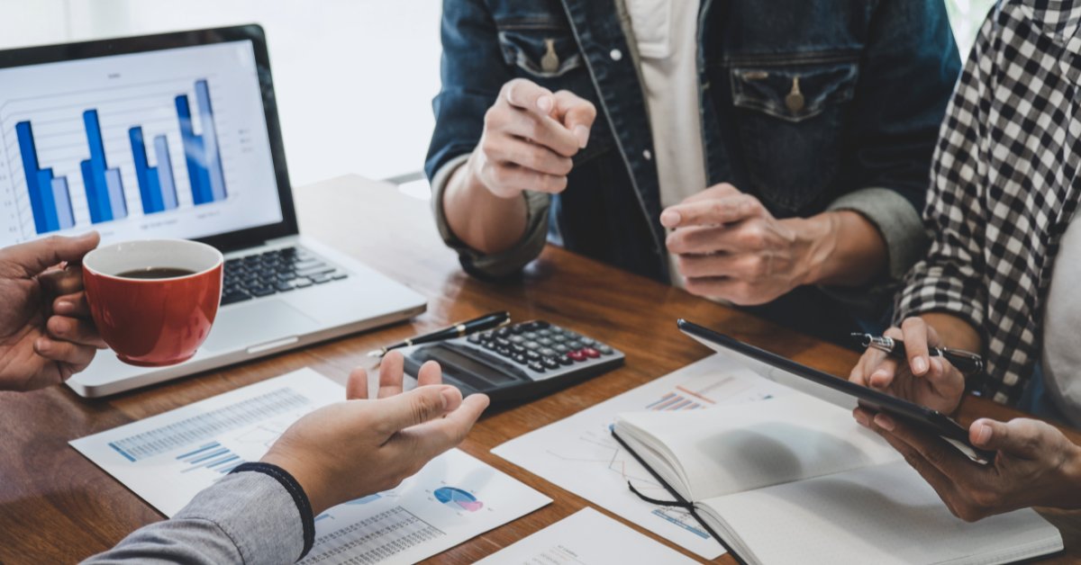 UptimeInstitute's tweet image. Uptime Institute members know what it takes to run high-reliability #datacenters. If you&apos;re looking for a peer group that understands these demands and challenges and can offer perspective on operational and technical best practices, look no further! okt.to/B63mg4