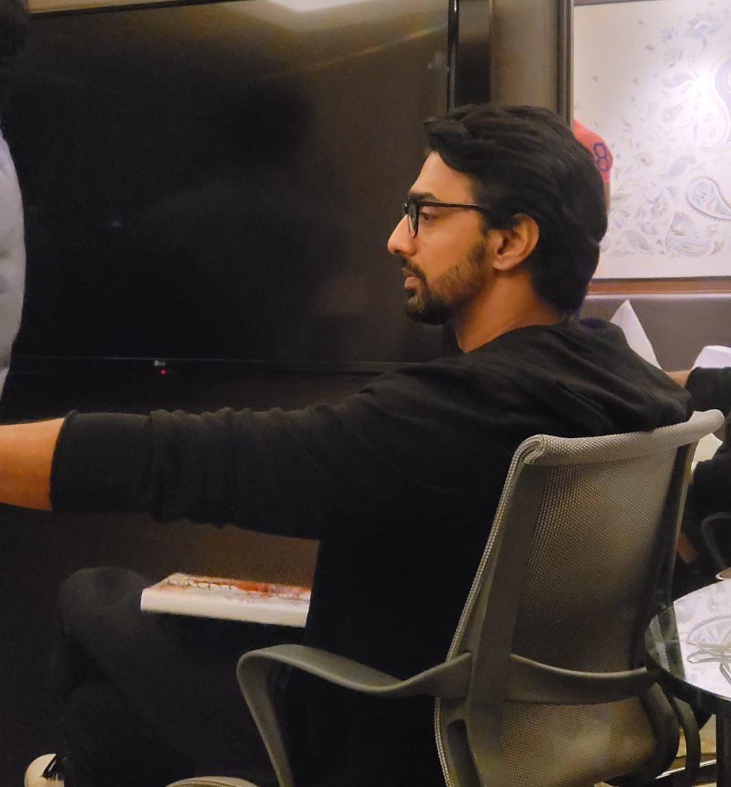 idevadhikari's tweet photo. Work mode on #Kishmish https://t.co/uxDlcxFjNZ