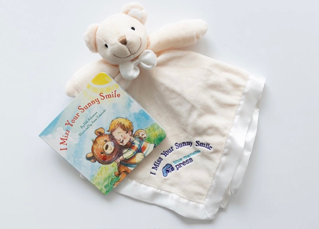 Let's celebrate #NationalTeddyBearDay by me giving away an I Miss Your Sunny Smile board book and matching TEDDY BEAR blanket! Follow me, retweet and tag a friend for an extra chance to win! #giveaway #toddler #parenting  #teddybear #kidlit #Happiness #preschool #teacher ☺️☺️🐻🐻