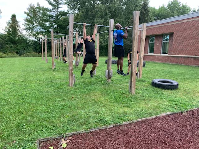 Beags_Beagle's tweet photo. Ideally burpees aren’t the best way to start your day (at least for me 😂) but PT with our newcomers is! Happy Thursday 👊🏾 #MountainTough 🏔 https://t.co/bv20uXY9M4