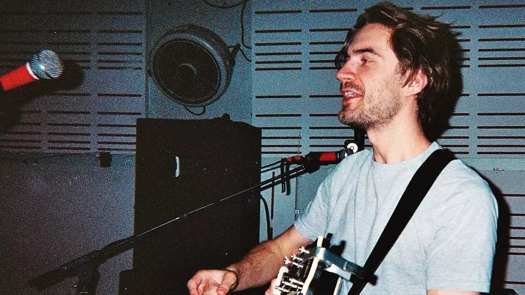 Hey London squad, just a heads up that are gig on 2nd October has changed venue to <a href="/TheAmershamArms/">Amersham Arms</a> 🤟🏼 all original tickets still valid and some new ones still available from linktr.ee/vnsdmlo/