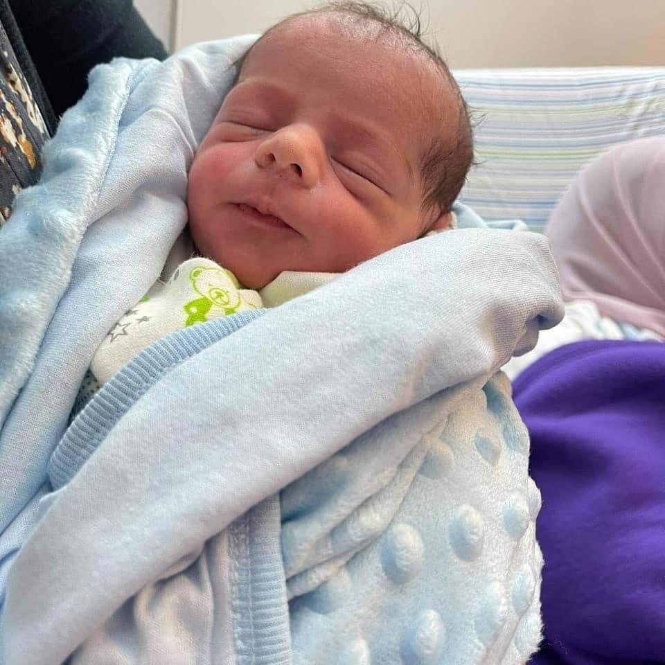 Released prisoner Anhar Al-Deek gave birth to her baby Alaa today 😭

Thanks to Palestinian and international pressure, Alaa came into this world in a warm home surrounded by loving family instead of a dark prison cell surrounded by Israeli guards.

#FreeThemAll
