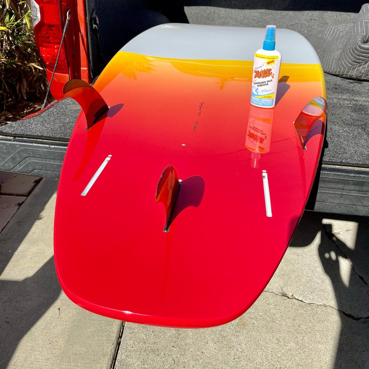 Insane_Ward's tweet photo. Making the jimmylewisboards Super Frank Lean shine ✨ with motseysjuice Got some wax on the bottom from nicoliod ‘s log. Now it’s spotless. That paint job tho… #jimmylewisboards #superfranklean #motseysjuice #supsurfer https://t.co/uC4uBPH3v4