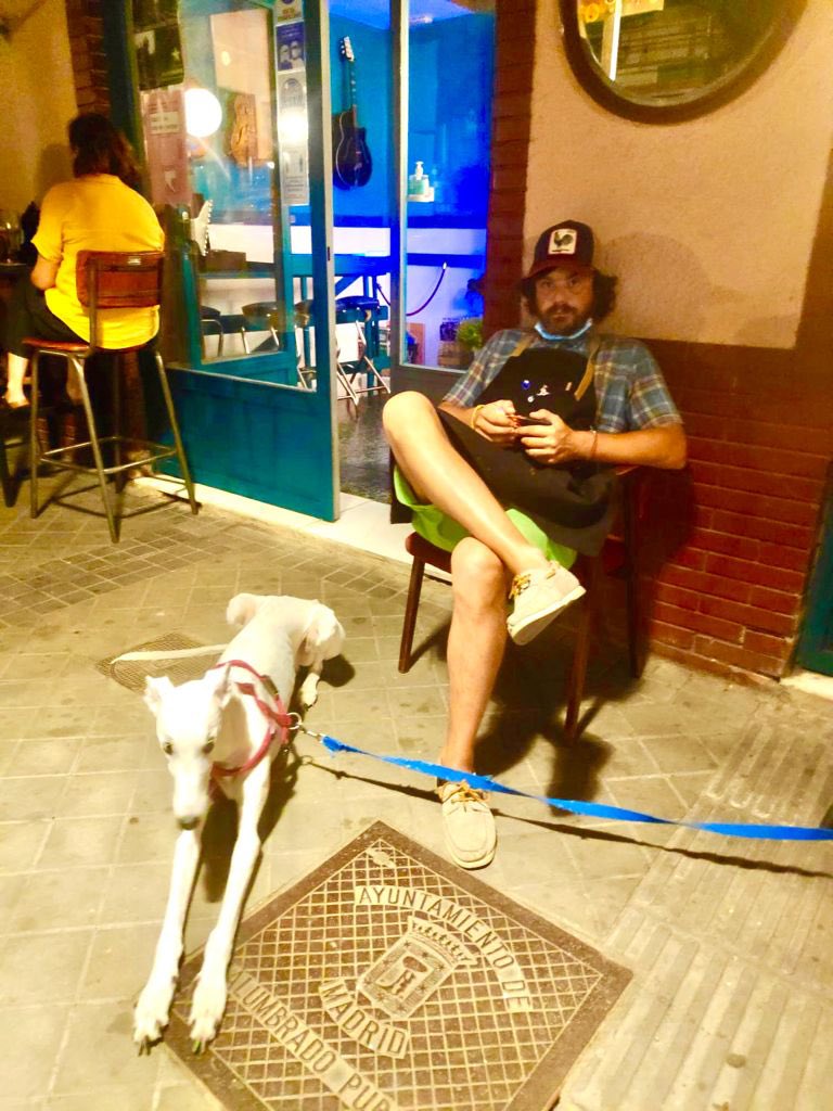 Ya sabéis que somos ‘pets and kids friendly’. 🐾🐣
Hoy es cuándo. Venirse que mañana no estamos… (este finde el jardín estará cerrado, disculpad las molestias🙈). 
Fuerza y brío! 🤘

#beergardenMadrid #craftbeer #SEPTIEMBRE