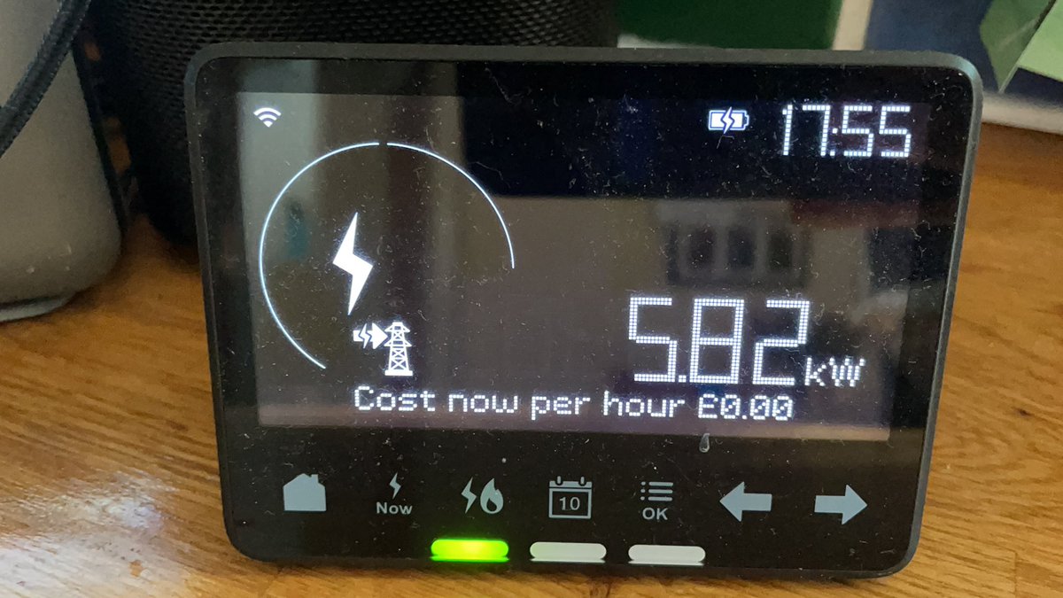 PJPrydderch's tweet image. Powering the grid with my mini-power station: Nissan Leaf!
 
Putting about 5kWh of power into my house and surrounding power grid! ⚡️ 

Octopus #Powerloop 🐙 
With @OctopusEV , @OctopusEnergy , @wallboxchargers , @UKPNnews .

#ElectricVehicles #EVs #Vehicle2Grid #V2G