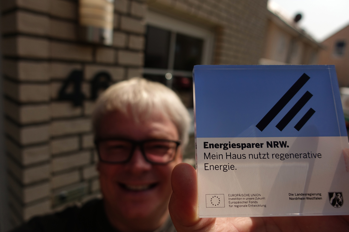 MGieselmann's tweet image. Heute die Auszeichnung "Energiesparer NRW" vom NRW-Wirtschaftsminister Pinkwart erhalten. Ein Blick zeigen 3t CO2-Einsparung in nur 4 Monaten. Dank #PowerTags von #SE ist alles digital sichtbar. Mit Unterstützung von #SE werde ich bald auch ohne CO2-Ausstoß mobil sein. Mit…
