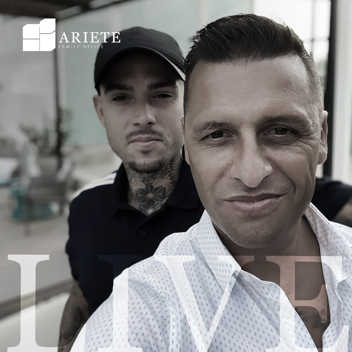 Arietecapital's tweet photo. ARIETE LIVE I ¡Seguimos con nuestro trayecto por España! ✈
𝐒𝐞𝐠𝐮𝐧𝐝𝐚 𝐩𝐚𝐫𝐚𝐝𝐚
@Keko_Martinez ha visitado a los futbolistas profesionales, @R9Soldado y @Roger27M , ambos jugadores del @LevanteUD . 👏
#ArieteLive #ArieteFO #ArieteFamilyOffice #ArieteLifeStyle #futbol https://t.co/RYpQ3Zo30F