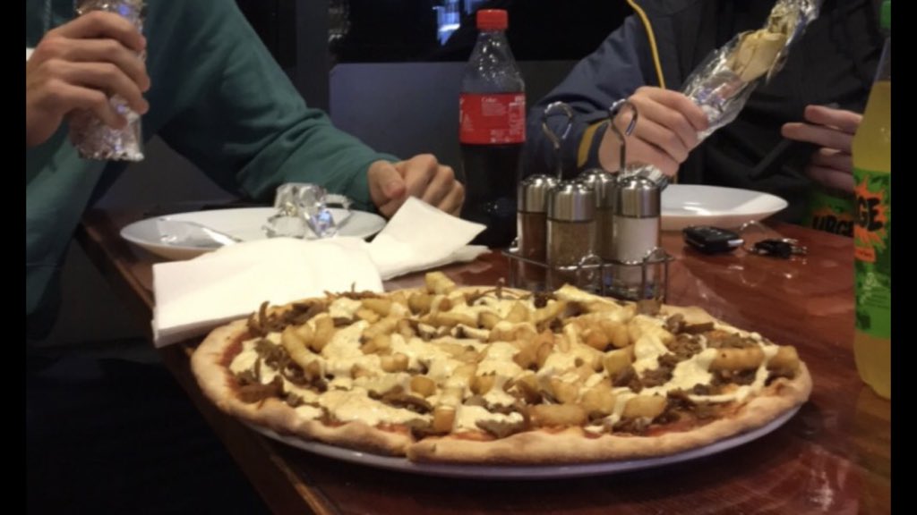 VegardSam's tweet photo. Using only food, where did you grow up? https://t.co/J1EutayTNY