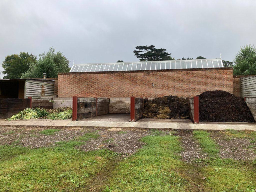 Almost burnt my hand in the compost heap today 😂 A bit of #compost bay porn for <a href="/GardeningSaul/">Saul Walker</a>