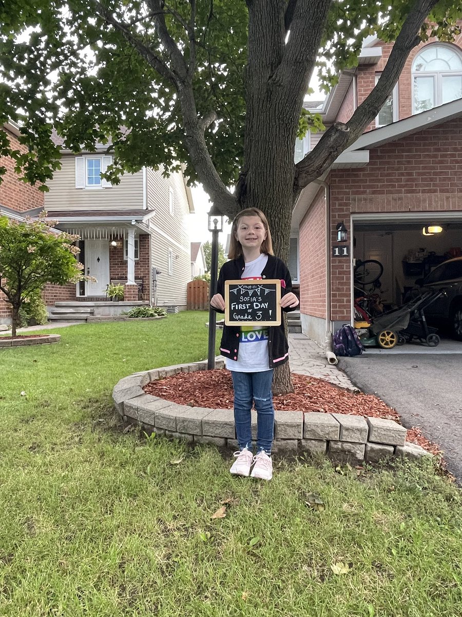 rlauricella's tweet photo. Step aside Covid! Here I come grade 3! #FirstDayofSchool https://t.co/8wKGC0Xc8z