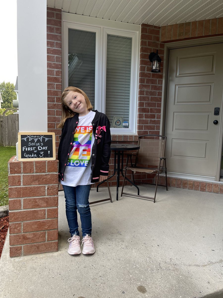 rlauricella's tweet photo. Step aside Covid! Here I come grade 3! #FirstDayofSchool https://t.co/8wKGC0Xc8z