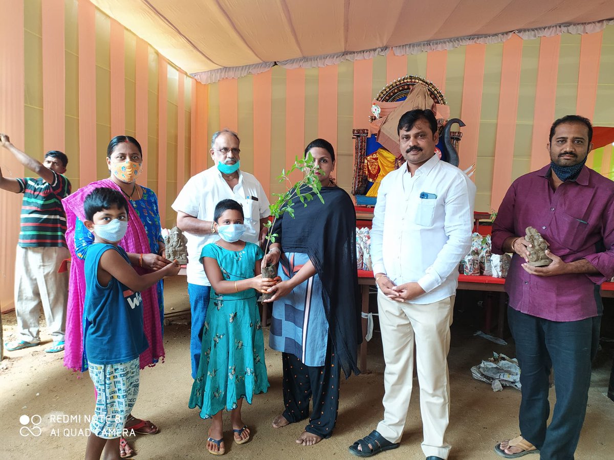 MatrusriA's tweet photo. Distributed 1000+ Clay Ganesh Idols and Tulsi Plants to colony residents for promoting Eco Friendly Ganesh Immersion. Thanks to @GHMCOnline @CommissionrGHMC @arvindkumar_ias @GandhiArekapudi @jagadishvcorp @psmiyapur_cyb @ZC_SLP @KTRTRS https://t.co/WnyqqtcQcX