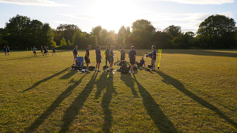 OxfordshireFA's tweet photo. PLAYERS | Whether you're a #club or team in #Oxfordshire looking for new players - or a player looking for a new team to showcase your talents within - head to #FindPlayers.
It's our noticeboard with the latest local opportunities posted regularly.
β‘οΈ https://t.co/I3IXJnLaQ0 https://t.co/XrV2cQGaR8