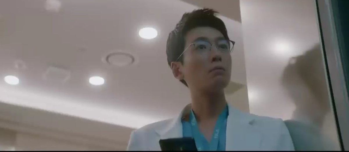 kimchaess's tweet photo. why is junwan always the one third wheeling 😭
#HospitalPlaylist2 #HospitalPlaylist2Ep11 https://t.co/jgHCCpXtlo