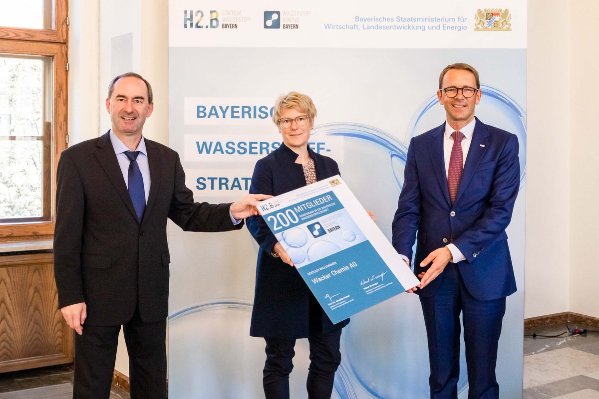 chemdelta's tweet photo. ChemDelta Bavaria gratuliert @wackerchemie zur Aufnahme ins #Wasserstoffbündnis Bayern. Grüner #Wasserstoff ist ein zentraler Baustein zur Klimaneutralität und die Chemische Industrie die unverzichtbare „Lösungsindustrie“. #chemdelta #Energiewende #klimaneutral #RHYMEbavaria https://t.co/ZDUHMGBkNb