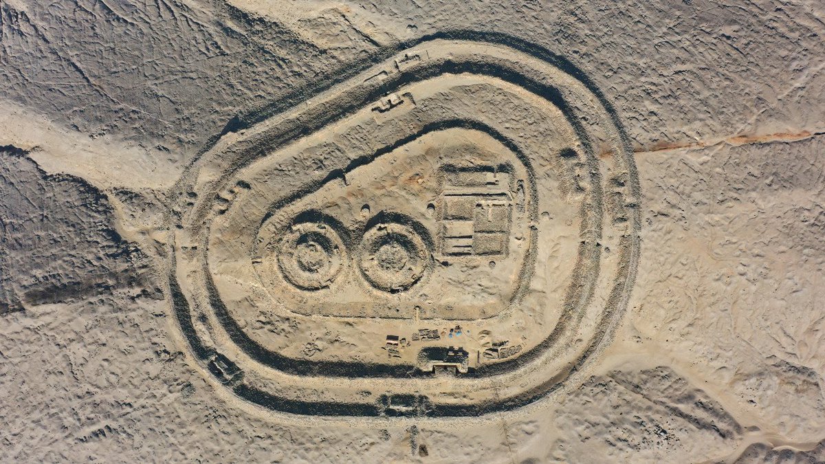 Complejo Arqueoastronómico Chankillo

Un observatorio antiguo ubicado en el desierto costero de Perú.

Fue construido hace más de 2.300 años.