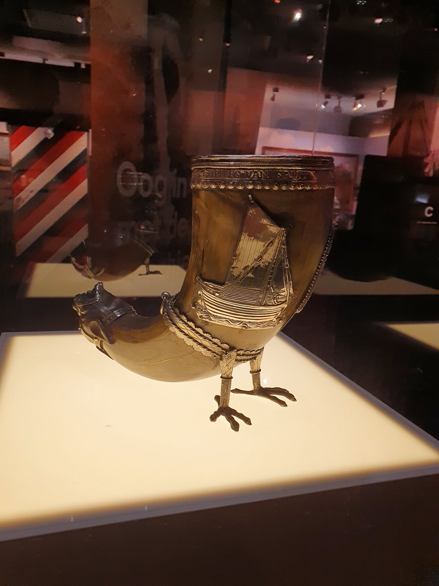 Sinds vandaag is het <a href="/StMuseum_Kampen/">StedelykMuseumKampen</a> onderdeel van de Canon van Nederland met de Schepenzaal en de Drinkhoorn. Ook het vredesverdrag van Stralsund uit de collectie van <a href="/SAkampen/">Stadsarchief Kampen</a> wordt opgenomen. <a href="/bortkoelewijn/">Bort Koelewijn</a> nam op zijn laatste werkdag het convenant schildje in ontvangst!