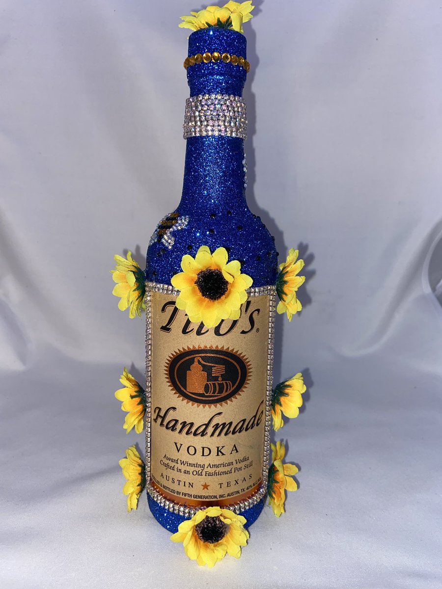 ririsobad1's tweet photo. So I’ve been working on building a custom bottle business💜 Any support helps you guys💜😌thanks to everyone https://t.co/WoSG7xcHRk